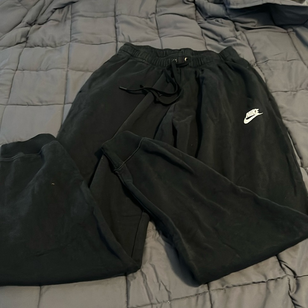 Black Nike joggers. Used good condition, pockets. Womens small